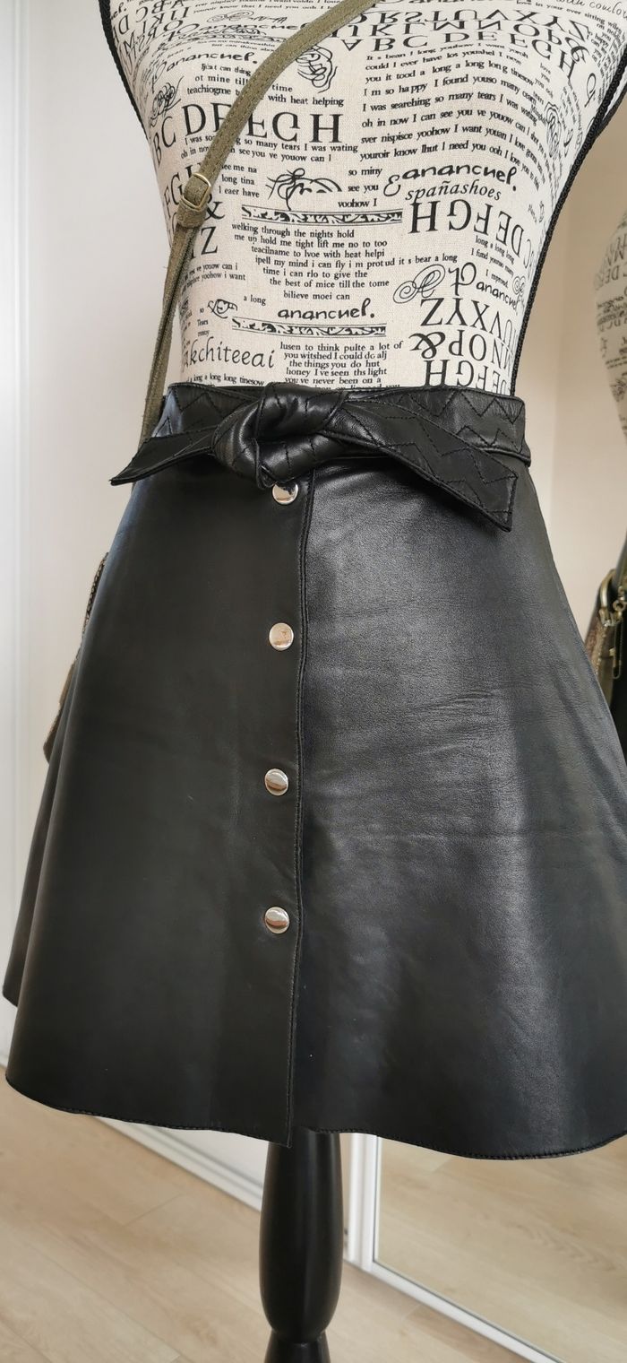 Superbe jupe en cuir - photo numéro 2