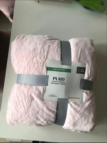 Plaid fausse fourrure rose 150x200 – Neuf