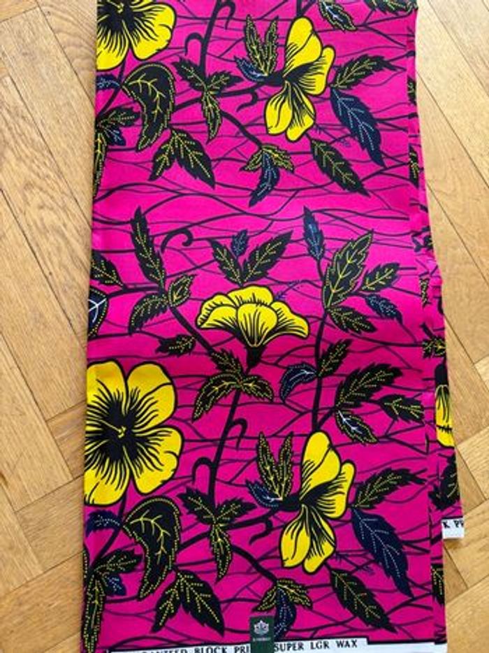 Coupon tissu wax rose à fleurs jaunes - photo numéro 2
