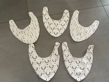 Lot de 5 bavoirs triangles fait main 