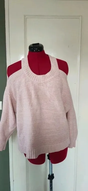 Pull épaule denudees