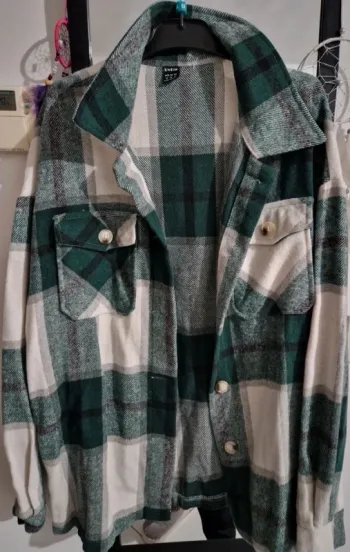 Chemise verte et blanche à imprimé à carreaux avec poche