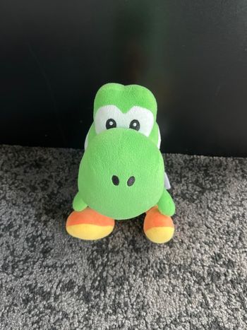 Peluche yoshi 