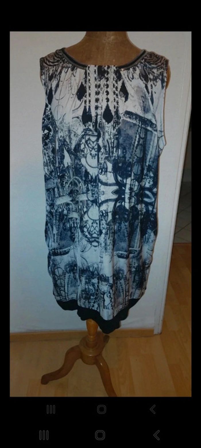 Robe noir et blanche