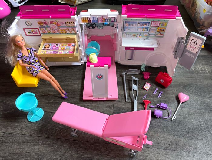 Ambulance de Barbie - photo numéro 9