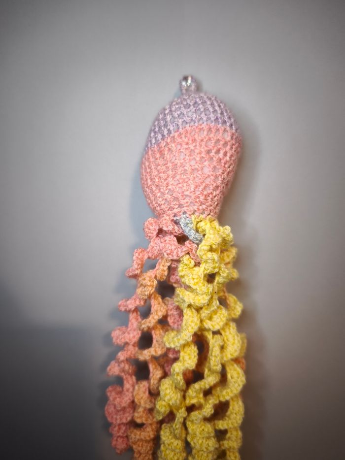 Pieuvre doudou au crochet fait main – apaise et rassure bébé 🌈 - photo numéro 6