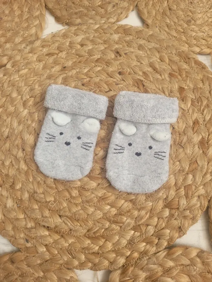 Tee-shirt et chaussettes bébé - photo numéro 4