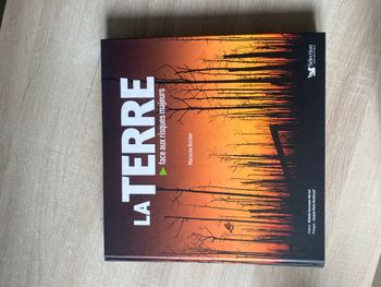 Livre La terre face aux risques majeurs