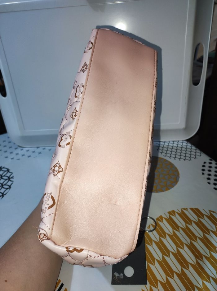 Sac bandoulière Disney Primark Neuf  + porte clé - photo numéro 3