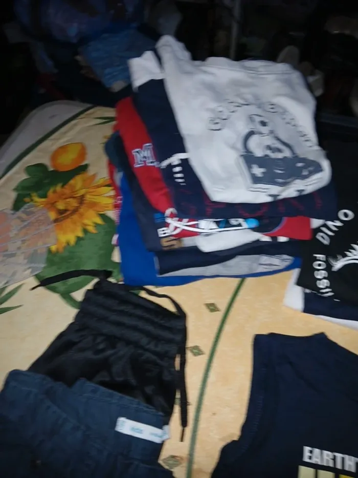 Lot vêtements garçon 6 ans - photo numéro 2