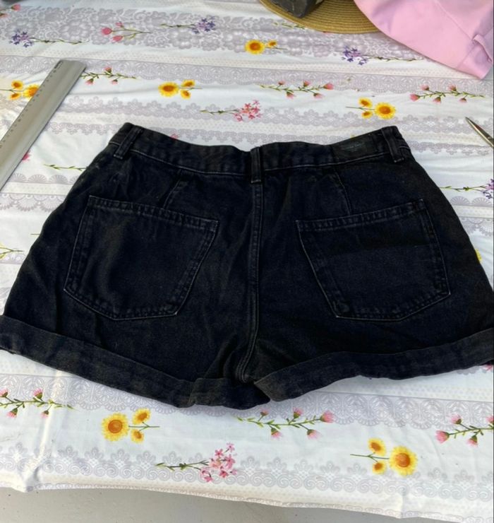 Bershka - Short noir style vintage casual denim en jean taille haute - photo numéro 2