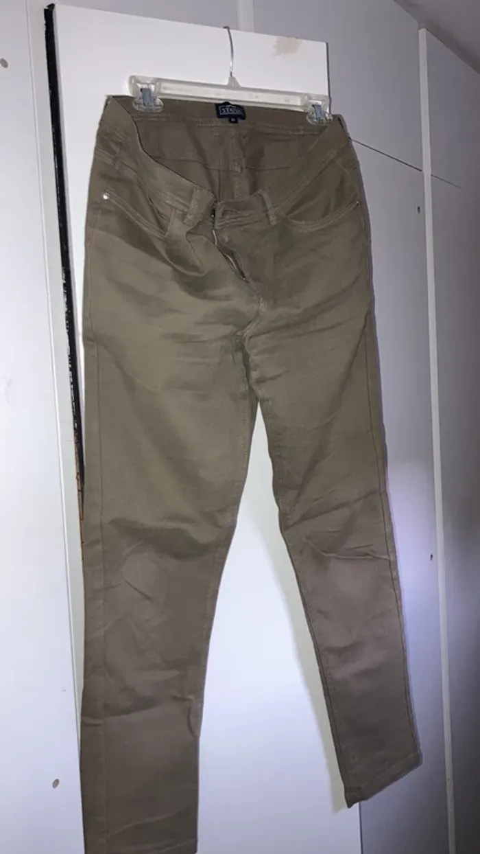 Pantalon homme coupe slim 42 kaki Status
