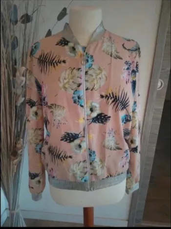 Superbe veste légère Rue des Abbesses S tropical