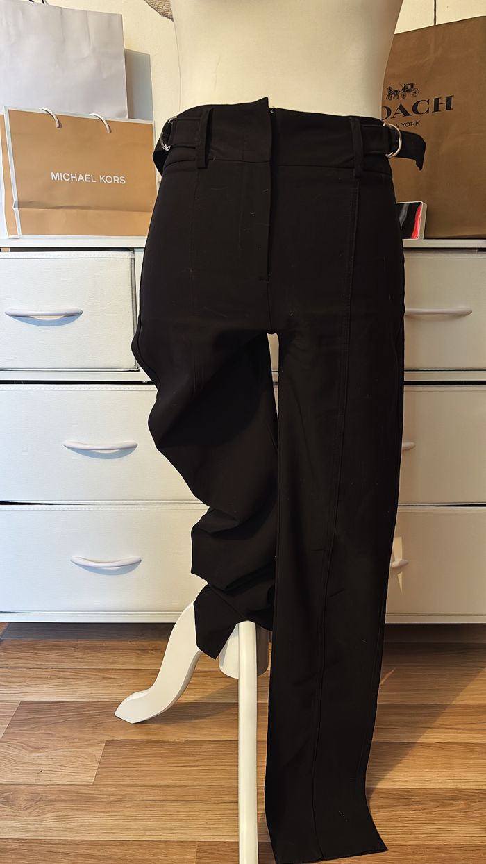 Pantalon noir avec ceinture Bershka T34