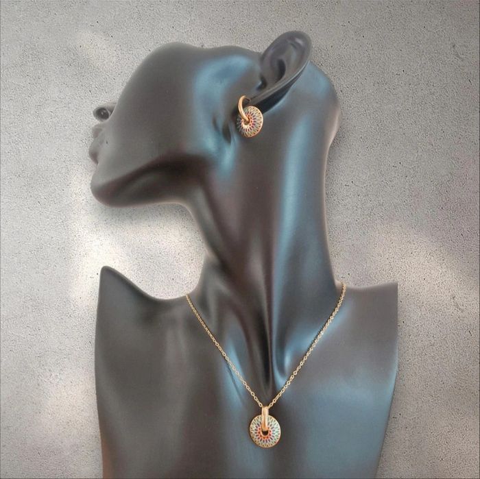 Parrure de bijoux collier et boucles d'oreille assortis neuf - photo numéro 3