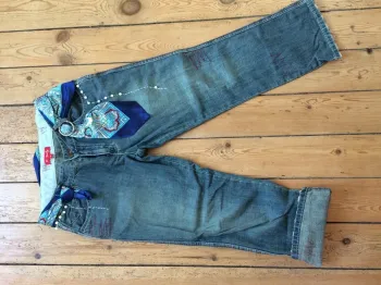 Jean Derhy avec accessoires cousus