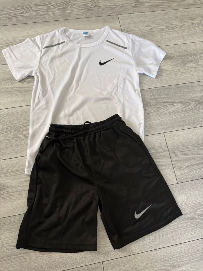 Ensemble Nike - photo numéro 1