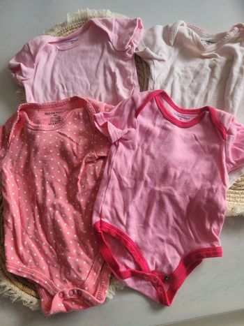 Lot 4 bodys marque Kiddiezoom taille 6mois