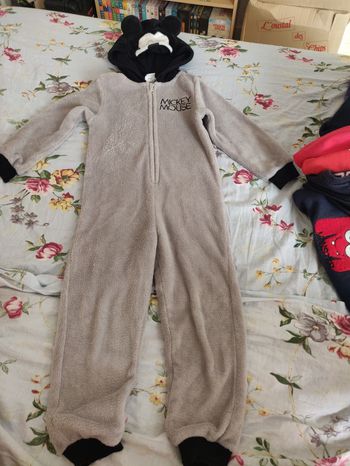 Pyjamas  polaire mickey mouse 6 ans