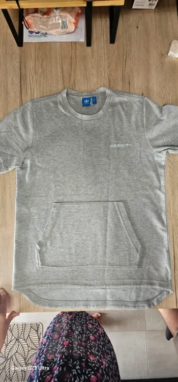 Tee shirt streetlife adidas gris assez epais taille M