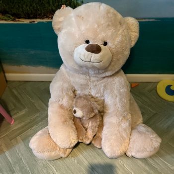 Ours peluche avec son bébé