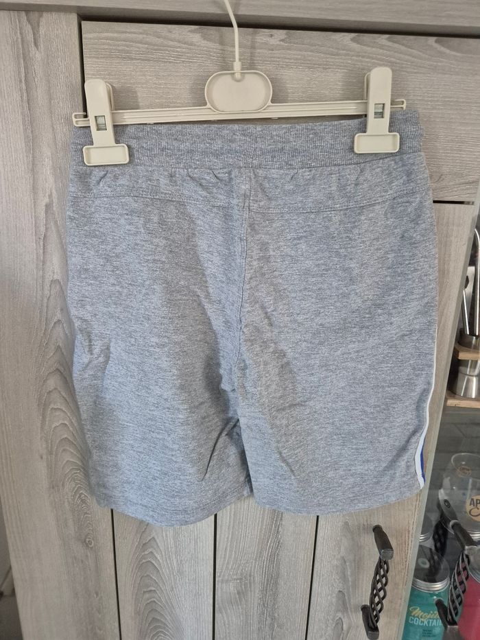 Short gris - photo numéro 2