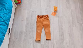 Pantalon garçon couleur marron/camel, taille 36 mois (3 ans), marque Kiabi, en bon état.
