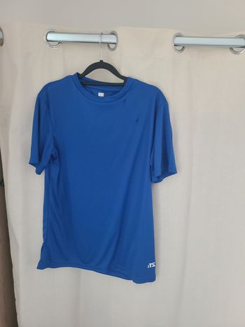 T-shirt foot