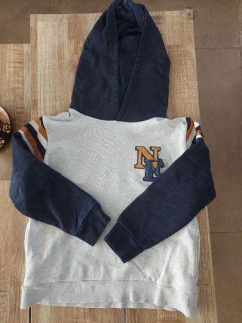 Sweat à capuche 8ans