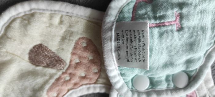 2 mini bavoirs tour de cou neuf - photo numéro 4