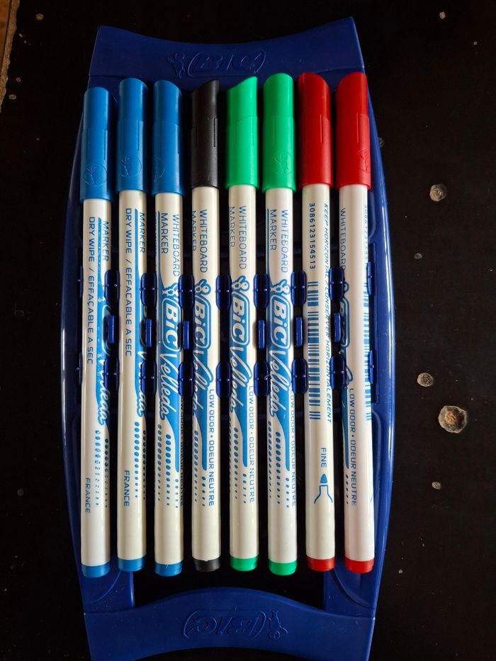 Ardoise velleda et 12 feutres neufs - photo numéro 4