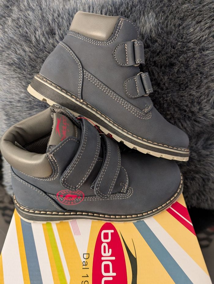 Bottines garçon. Taille 30. Neuf. Balducci