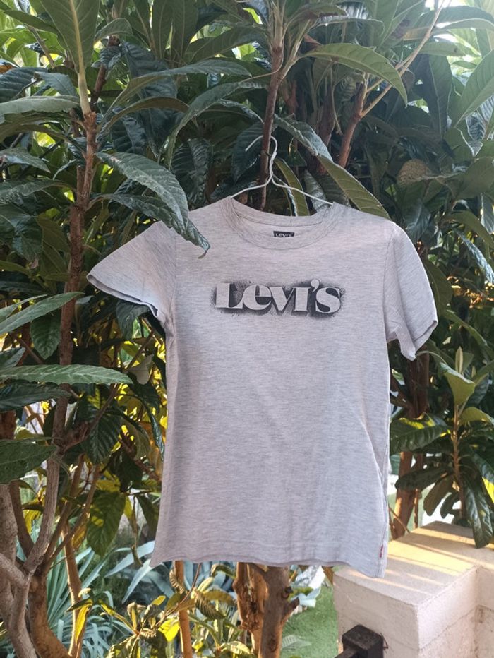 T-shirt Levi's garçon taille 12 ans.