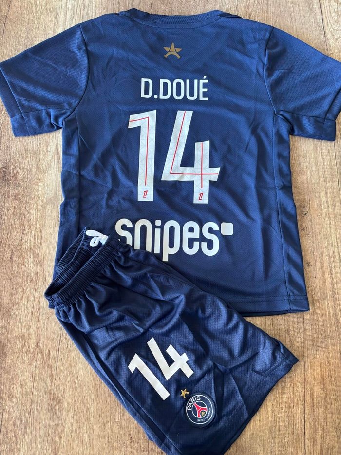 Maillot football PSG - Doué - 8 ans taiille 24