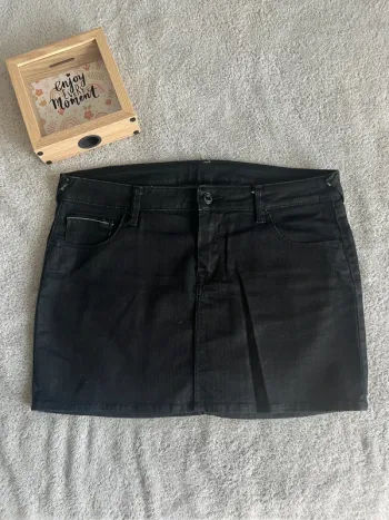 Mini jupe noire en jean Le Temps des Cerises T30 – tendance, ceinturable, coupe flatteuse