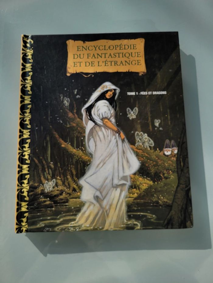 Encyclopédie du Fantastique et de l'Étrange, Tome 1 : Fées et Dragons 🐉 - photo numéro 2