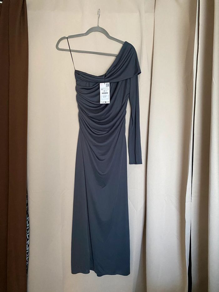 Superbe belle robe drapée asymétrique Zara neuve avec étiquette taille M - photo numéro 2