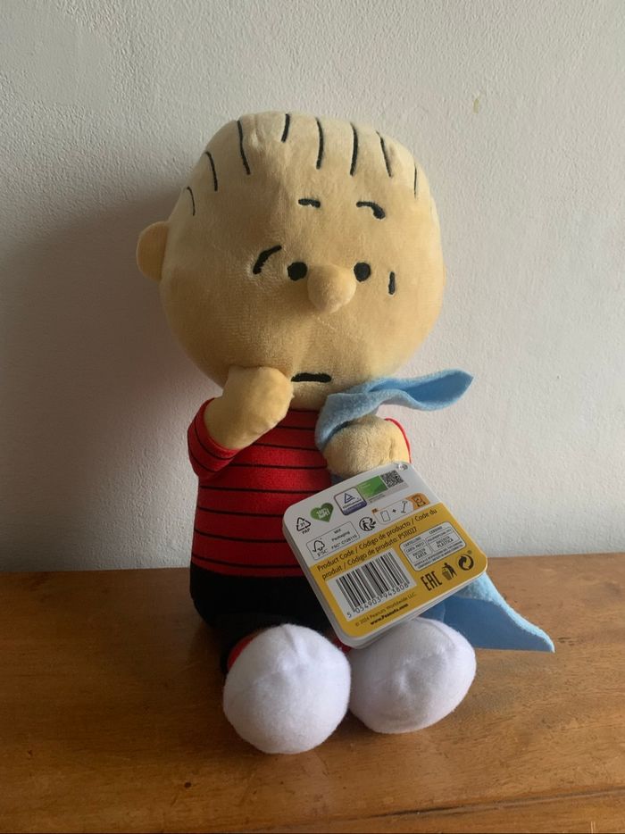 Peluche bébé avec bavoir Peanuts