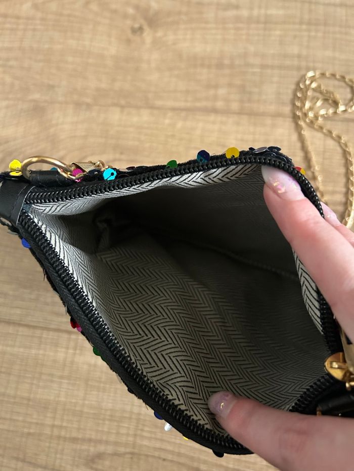 Pochette multicolore en sequins jamais portée - photo numéro 5