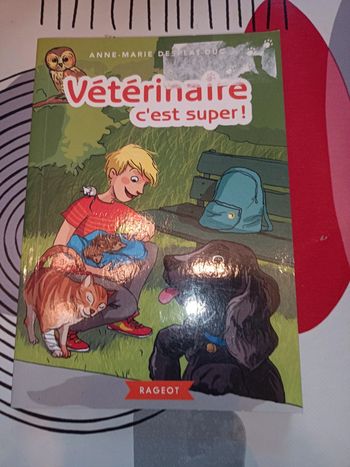Livre Vétérinaire c'est super ! (édition : Rageot)/ Auteur : Anne-Marie Desplat duc en bon état