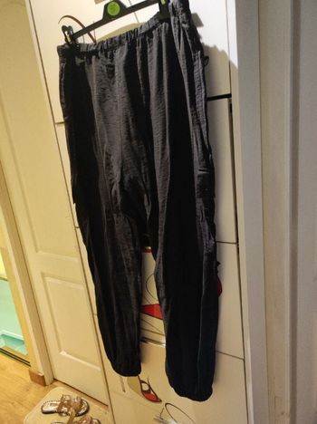 Pantalon noir léger à poches T42/44 Primark
