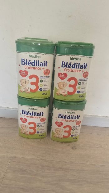 Lot de 4 boîtes de lait bébé Blédina Blédilait 3 eme age neuves