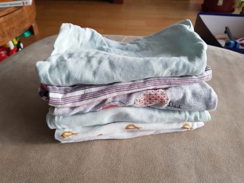 lot de 6 body m. longue tbe 9 mois