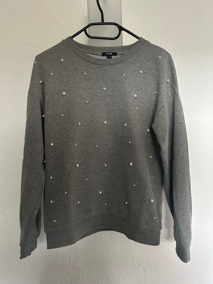 Pull kiabi gris et perles