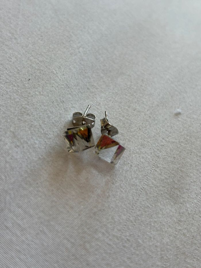 Petite boucles d’oreilles style diamant transparent holographique acier inoxydable neuve - photo numéro 3