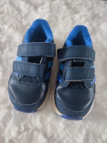 Basket en cuir bleu Adidas taille 21