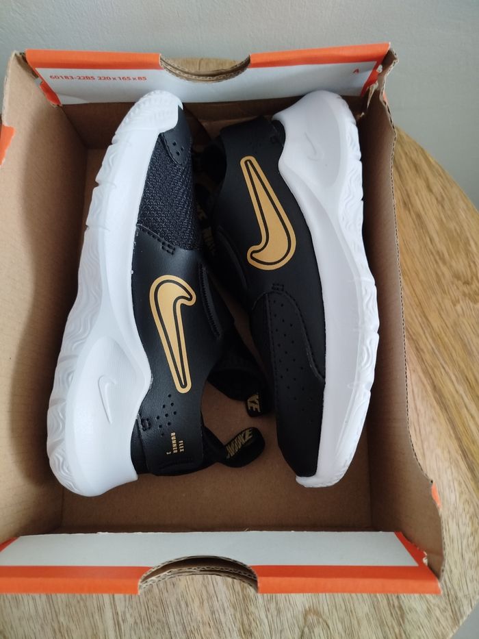 Baskets T 28,5 - photo numéro 9