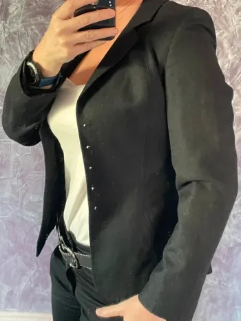 Superbe veste noire chic boutons serrés