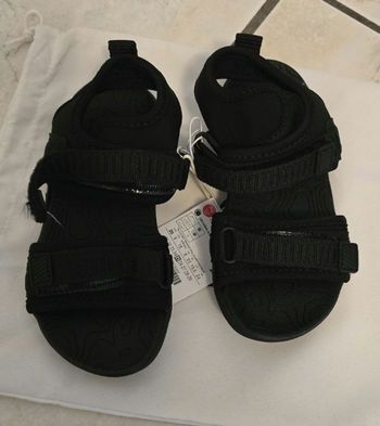 Neuves (non portées) 🏷💙😍🤩sandales pointure 25 garçon 💙😍🤩