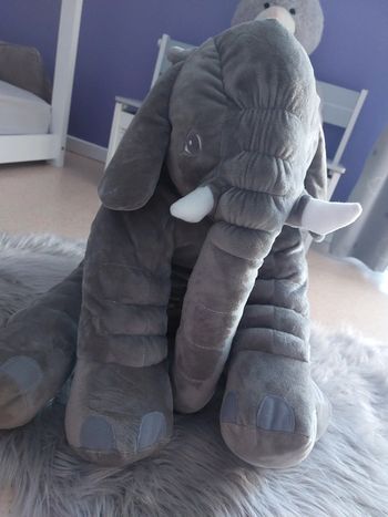 Grosse peluche éléphant